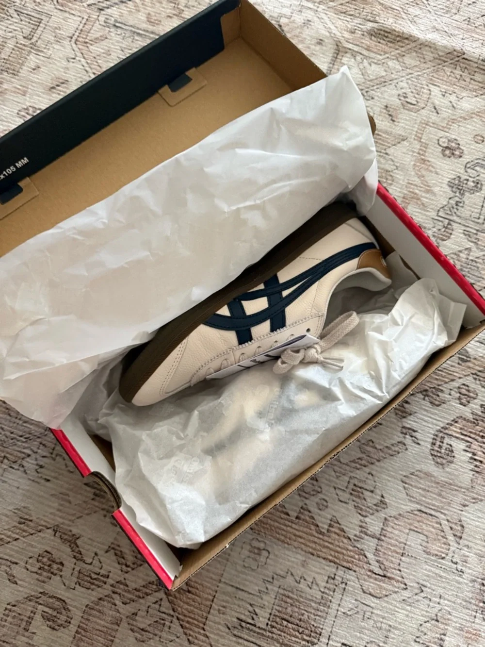 Onitsuka Tiger Tokuten Cream Sneakers with Navy and Brown Sole - Picture 2 of 4
